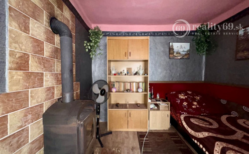 MAĎARSKO - FORRÓ / ENCS - ABÚJDEVECSER  - 3 IZBOVÝ DOM IHNEĎ OBÝVATEĽNÝ