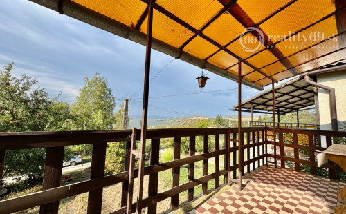 NOVÁ CENA - MAĎARSKO - JAZERO RAKACA - POSCHODOVÁ 3 IZBOVÁ CHATA PRI JAZERE S TERASOU