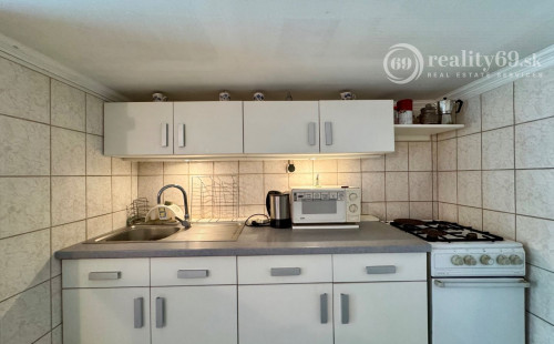 NOVÁ CENA - MAĎARSKO - JAZERO RAKACA - POSCHODOVÁ 3 IZBOVÁ CHATA PRI JAZERE S TERASOU