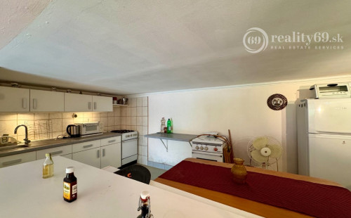 NOVÁ CENA - MAĎARSKO - JAZERO RAKACA - POSCHODOVÁ 3 IZBOVÁ CHATA PRI JAZERE S TERASOU