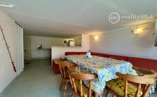 NOVÁ CENA - MAĎARSKO - JAZERO RAKACA - POSCHODOVÁ 3 IZBOVÁ CHATA PRI JAZERE S TERASOU