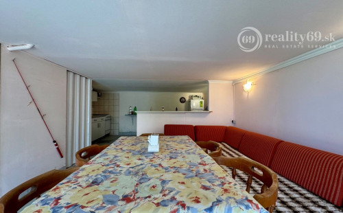 NOVÁ CENA - MAĎARSKO - JAZERO RAKACA - POSCHODOVÁ 3 IZBOVÁ CHATA PRI JAZERE S TERASOU