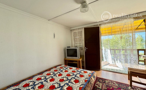 NOVÁ CENA - MAĎARSKO - JAZERO RAKACA - POSCHODOVÁ 3 IZBOVÁ CHATA PRI JAZERE S TERASOU