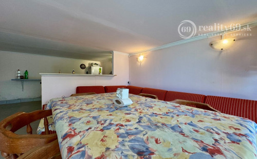 NOVÁ CENA - MAĎARSKO - JAZERO RAKACA - POSCHODOVÁ 3 IZBOVÁ CHATA PRI JAZERE S TERASOU