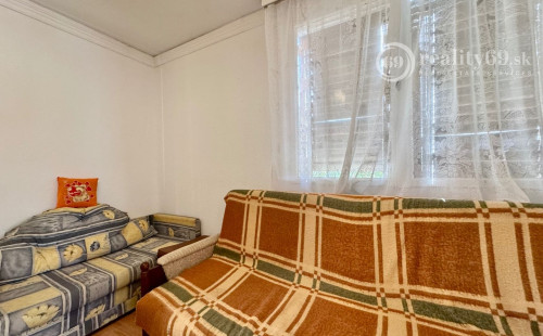 NOVÁ CENA - MAĎARSKO - JAZERO RAKACA - POSCHODOVÁ 3 IZBOVÁ CHATA PRI JAZERE S TERASOU