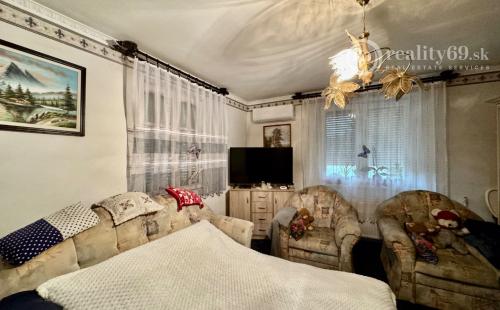 MAĎARSKO - MÁRTONYI - PEKNÝ 4 IZBOVÝ RD V KRÁSNEJ LOKALITE BLÍZKO JAZERA RAKACA.