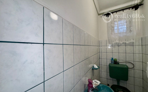 MAĎARSKO - MÁRTONYI - PEKNÝ 4 IZBOVÝ RD V KRÁSNEJ LOKALITE BLÍZKO JAZERA RAKACA.