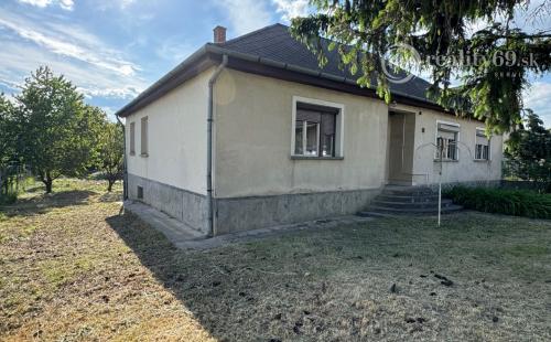 MAĎARSKO - FORRÓ / ENCS - ABÚJDEVECSER  - 5 IZBOVÝ DVOJDOM IHNEĎ OBÝVATEĽNÝ