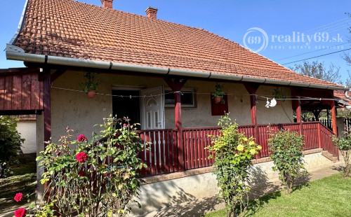 MAĎARSKO - SZENDRO  4 IZBOVÝ RODINNÝ DOM NA KĽUDNOM MIESTE