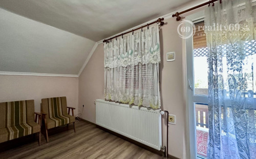 MAĎARSKO - SZENDRO  4 IZBOVÝ RODINNÝ DOM NA KĽUDNOM MIESTE