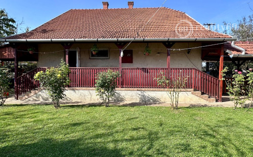 MAĎARSKO - SZENDRO  4 IZBOVÝ RODINNÝ DOM NA KĽUDNOM MIESTE