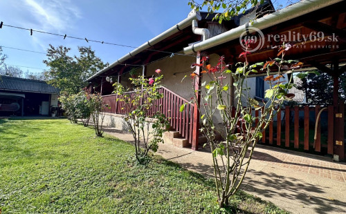 MAĎARSKO - SZENDRO  4 IZBOVÝ RODINNÝ DOM NA KĽUDNOM MIESTE