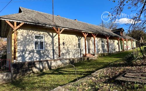 MAĎARSKO - TORNASZENTANDRÁS - PEKNÝ 3 IZBOVÝ DOM, LETNÁ KUCHYŇA.