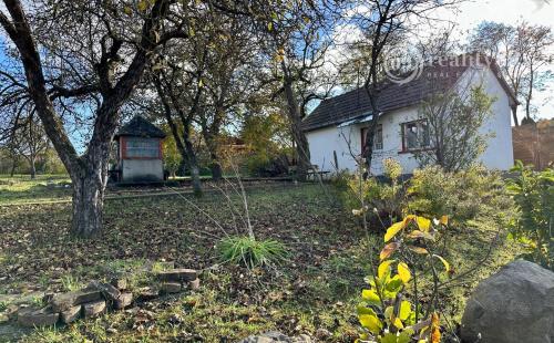 MAĎARSKO - TORNASZENTANDRÁS - PEKNÝ 3 IZBOVÝ DOM, LETNÁ KUCHYŇA.