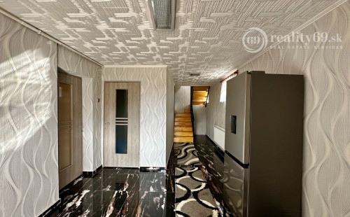 MAĎARSKO - SZENDRO  PEKNÝ DVOJGENERAČNÝ RODINNÝ DOM PO KOMPLETNEJ REKONŠTRUKCII LEN 60 KM Z KOŠÍC