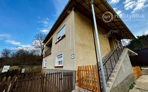 MAĎARSKO - SZENDRO  PEKNÝ DVOJGENERAČNÝ RODINNÝ DOM PO KOMPLETNEJ REKONŠTRUKCII LEN 60 KM Z KOŠÍC