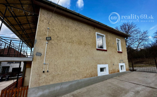 MAĎARSKO - SZENDRO  PEKNÝ DVOJGENERAČNÝ RODINNÝ DOM PO KOMPLETNEJ REKONŠTRUKCII LEN 60 KM Z KOŠÍC