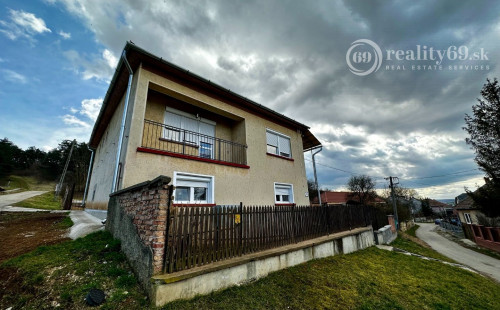 MAĎARSKO - SZENDRO  PEKNÝ DVOJGENERAČNÝ RODINNÝ DOM PO KOMPLETNEJ REKONŠTRUKCII LEN 60 KM Z KOŠÍC