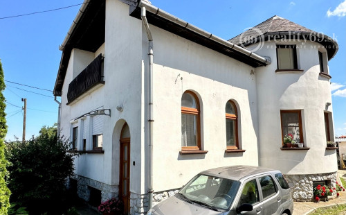 MAĎARSKO - SZENDRO PEKNÝ 5 IZBOVÝ RODINNÝ DOM S 2 BYTOVÝMI JEDNOTKAMI, S TERASOU A GARÁŽOU