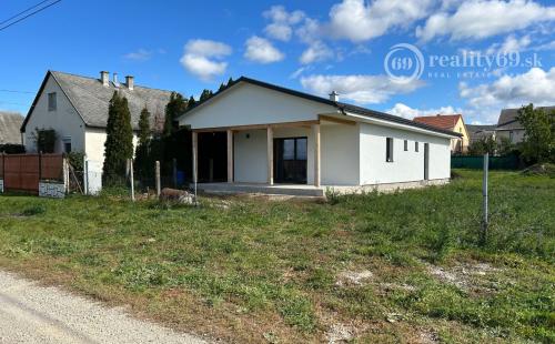 MAĎARSKO - GONC NOVOSTAVBA 4 IZBOVÉHO RD 100 M2, POZEMOK 852 M2