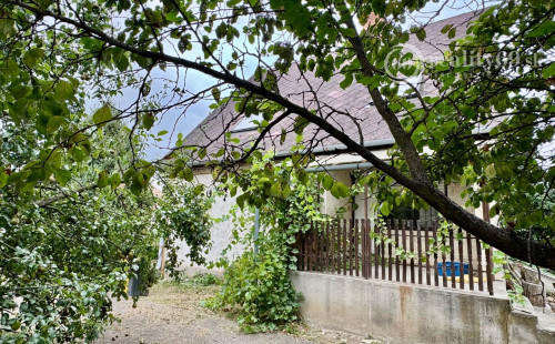 MAĎARSKO - MÉRA 4 IZBOVÝ POSCHODOVÝ RODINNÝ DOM S GARÁŽOU.