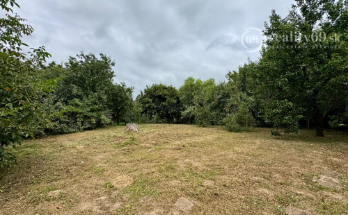 MAĎARSKO - MÉRA 4 IZBOVÝ POSCHODOVÝ RODINNÝ DOM S GARÁŽOU.