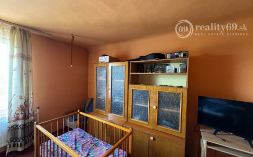 MAĎARSKO - MÉRA  5 IZBOVÝ POSCHODOVÝ RODINNÝ DOM S VEĽKÝM POZEMKOM 1080 M2.