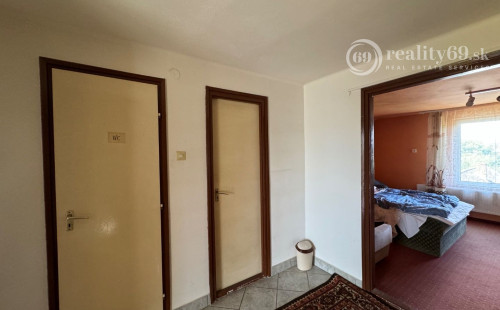 MAĎARSKO - MÉRA  5 IZBOVÝ POSCHODOVÝ RODINNÝ DOM S VEĽKÝM POZEMKOM 1080 M2.