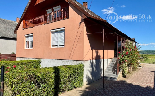 MAĎARSKO - ENCS  5 IZBOVÝ POSCHODOVÝ DOM + 2 IZBOVÝ DOM, ZÁHRADA.