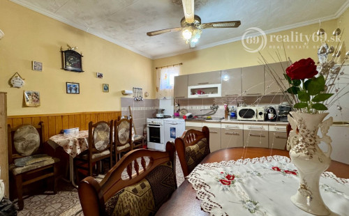 MAĎARSKO - ENCS  5 IZBOVÝ POSCHODOVÝ DOM + 2 IZBOVÝ DOM, ZÁHRADA.