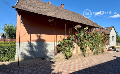 MAĎARSKO - ENCS  5 IZBOVÝ POSCHODOVÝ DOM + 2 IZBOVÝ DOM, ZÁHRADA.