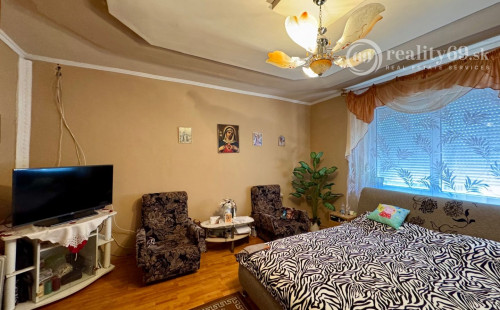 MAĎARSKO - ENCS  5 IZBOVÝ POSCHODOVÝ DOM + 2 IZBOVÝ DOM, ZÁHRADA.