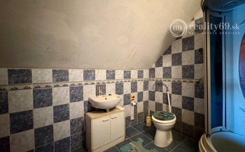 MAĎARSKO - ENCS  5 IZBOVÝ POSCHODOVÝ DOM + 2 IZBOVÝ DOM, ZÁHRADA.