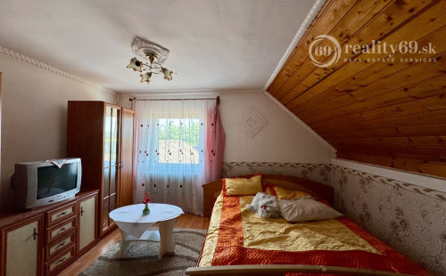 MAĎARSKO - ENCS  5 IZBOVÝ POSCHODOVÝ DOM + 2 IZBOVÝ DOM, ZÁHRADA.