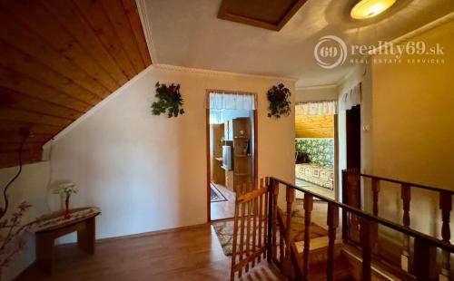 MAĎARSKO - ENCS  5 IZBOVÝ POSCHODOVÝ DOM + 2 IZBOVÝ DOM, ZÁHRADA.