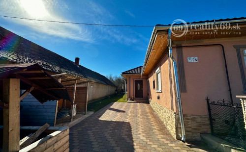 MAĎARSKO - MÁRTONYI - PEKNÝ KOMPLETNE ZREKONŠTRUOVANÝ 3 IZBOVÝ RD V KRÁSNEJ LOKALITE BLÍZKO JAZERA RAKACA