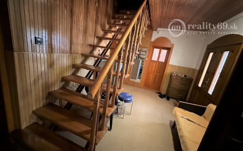 MAĎARSKO - SZENDRO PEKNÝ 6 IZBOVÝ RODINNÝ DOM S VEDĽAJŠÍMI HOSPODÁRSKYMI BUDOVAMI