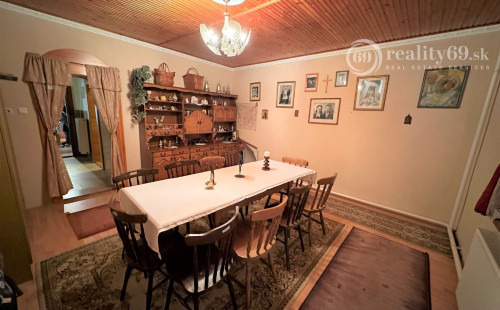 MAĎARSKO - SZENDRO PEKNÝ 6 IZBOVÝ RODINNÝ DOM S VEDĽAJŠÍMI HOSPODÁRSKYMI BUDOVAMI