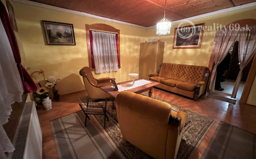 MAĎARSKO - SZENDRO PEKNÝ 6 IZBOVÝ RODINNÝ DOM S VEDĽAJŠÍMI HOSPODÁRSKYMI BUDOVAMI