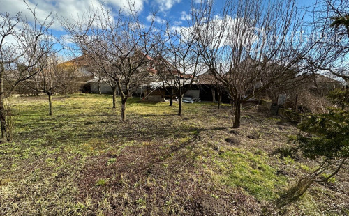 MAĎARSKO - SZENDRO PEKNÝ 6 IZBOVÝ RODINNÝ DOM S VEDĽAJŠÍMI HOSPODÁRSKYMI BUDOVAMI