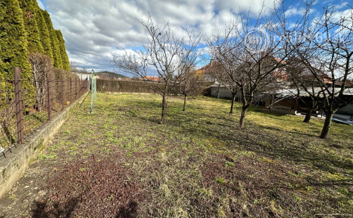 MAĎARSKO - SZENDRO PEKNÝ 6 IZBOVÝ RODINNÝ DOM S VEDĽAJŠÍMI HOSPODÁRSKYMI BUDOVAMI