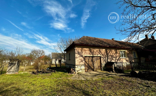 MAĎARSKO -  ZNÍŽENÁ CENA - KOMJÁTI 4 IZBOVÝ RD S GARÁŽOU