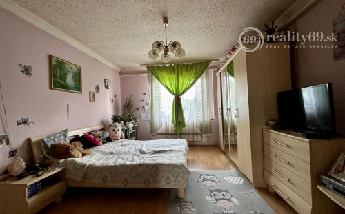 MAĎARSKO - MÉRA 3 IZBOVÝ RODINNÝ DOM S GARÁŽOU S MOŽNOSŤOU DOBUDOVANIA PODKROVIA.