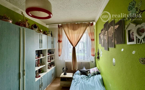 MAĎARSKO - MÉRA 3 IZBOVÝ RODINNÝ DOM S GARÁŽOU S MOŽNOSŤOU DOBUDOVANIA PODKROVIA.