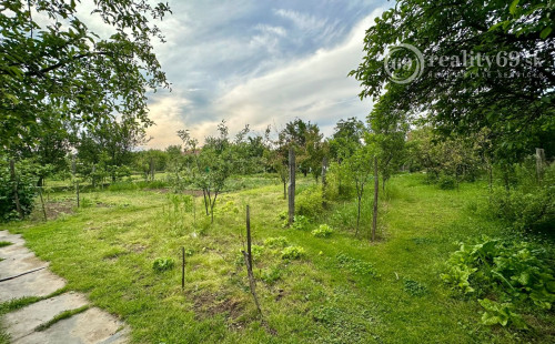 MAĎARSKO - MÉRA 3 IZBOVÝ RODINNÝ DOM S GARÁŽOU S MOŽNOSŤOU DOBUDOVANIA PODKROVIA.