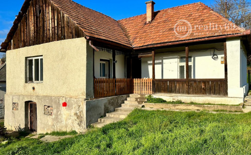 MAĎARSKO - RUDABÁNYA ROMANTICKÝ 2 IZBOVÝ RODINNÝ DOM V TICHEJ ULICI S POZEMKOM 1800 M2