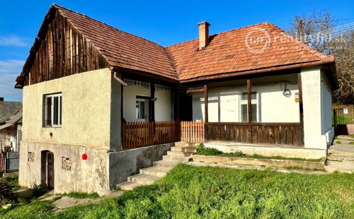 MAĎARSKO - RUDABÁNYA ROMANTICKÝ 2 IZBOVÝ RODINNÝ DOM V TICHEJ ULICI S POZEMKOM 1800 M2