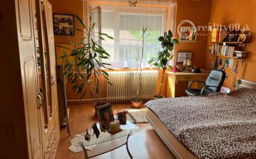 MAĎARSKO - SZENDRO 3 IZBOVÝ RD VO VEĽMI DOBROM STAVE LEN 70KM OD KOŠÍC.