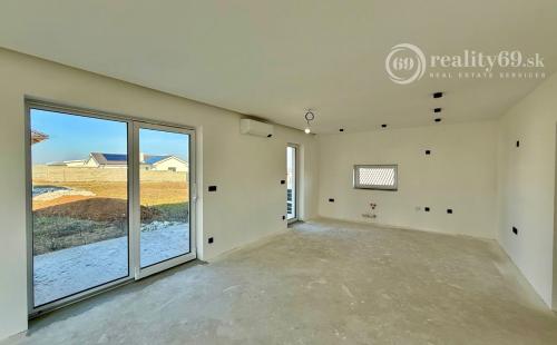 HANISKA - PEKNÝ RODINNÝ DOM NA KĽÚČ NOVOSTAVBA 4 IZBOVÉHO BUNGALOVU V NOVEJ LOKALITE.