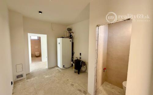 HANISKA - PEKNÝ RODINNÝ DOM NA KĽÚČ NOVOSTAVBA 4 IZBOVÉHO BUNGALOVU V NOVEJ LOKALITE.